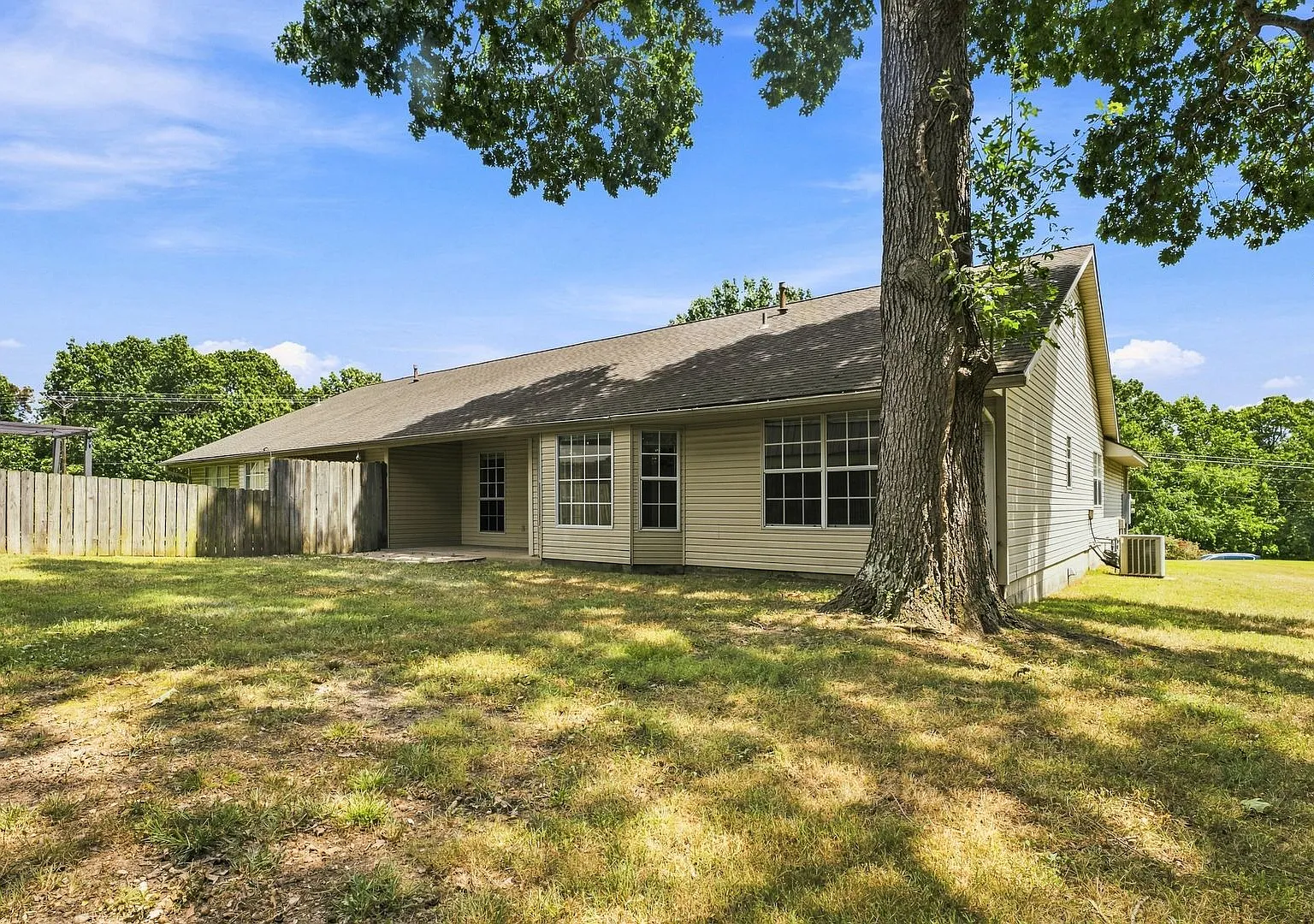 Quiet and Peaceful Duplex Near the Lake! — Photo 1