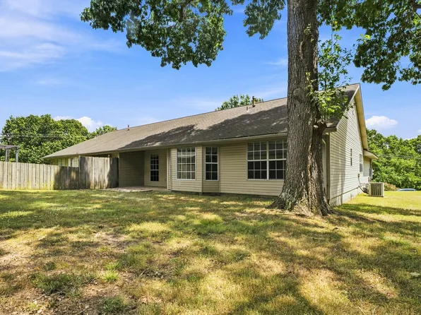 8737 Golf Creek Dr, Rogers, AR 72756