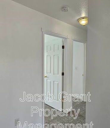 3rd image of 3528 E Greenfield Dr