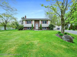 108 Crestmont St, Greenfield Township, PA 18407