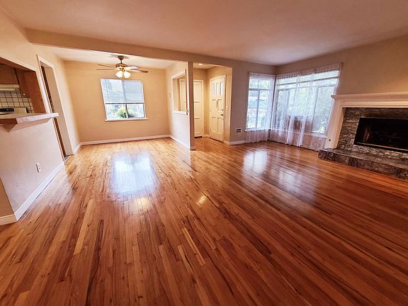 5th image of 22503 Clarendon St