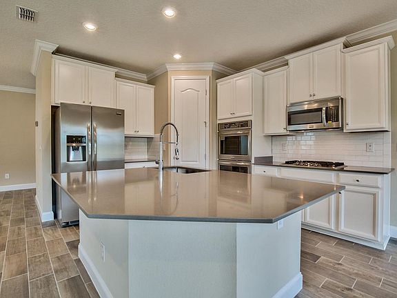 2nd image of 95 Silver Creek Pl