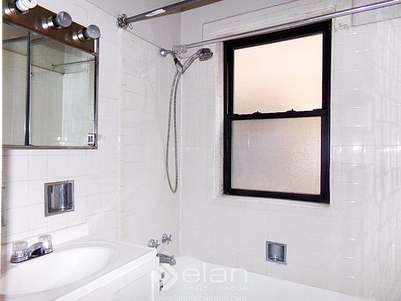 4th image of 1315 Oak Ave APT 2J