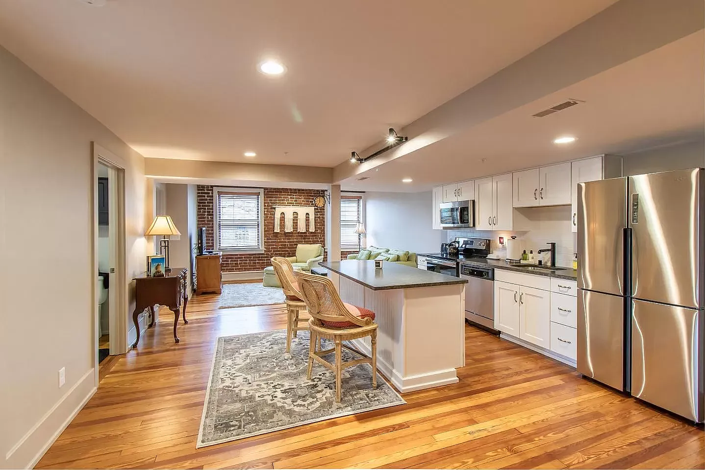 2 bed, 1097 sqft, $2,500 — Photo 1