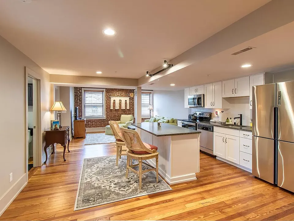1741 Frankfort Ave #104