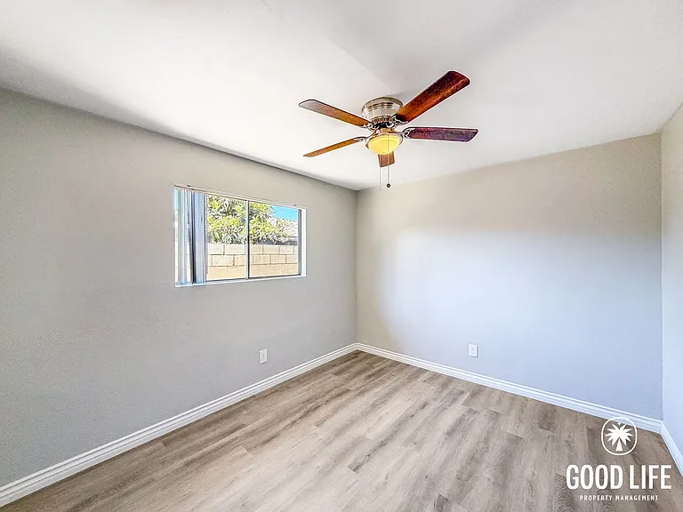 3BD/1BA Home in Lakeside with In-Unit Laundry & Built-In Closets — Photo 13