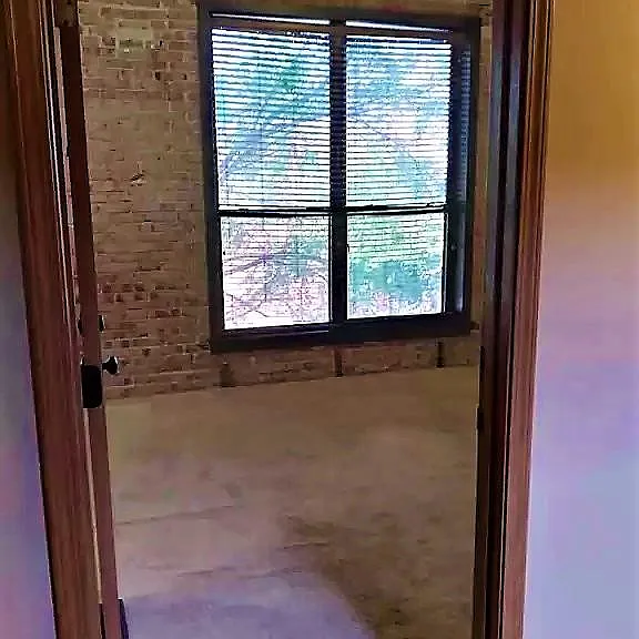 200 E 2nd St #4 — Photo 3