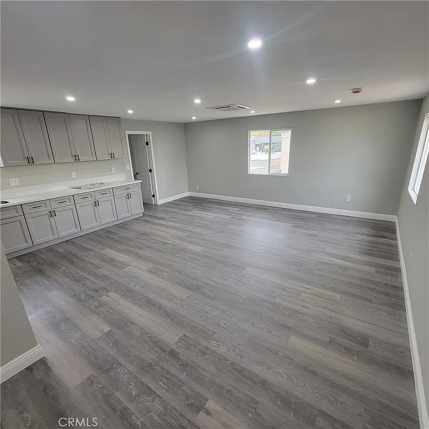 2 bed, 1000 sqft, $2,100 — Photo 2