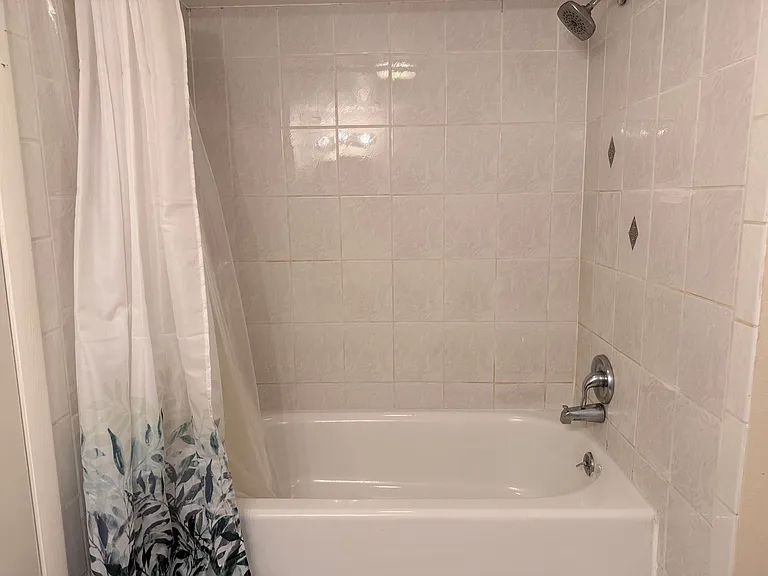 1938 Berkshire Ln — Photo 17