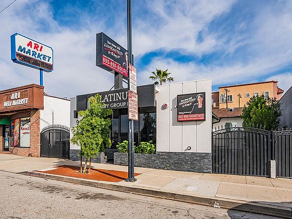 3rd image of 910 S Glenoaks Blvd