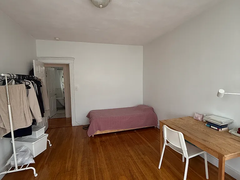 31 Queensberry St #21 — Photo 5