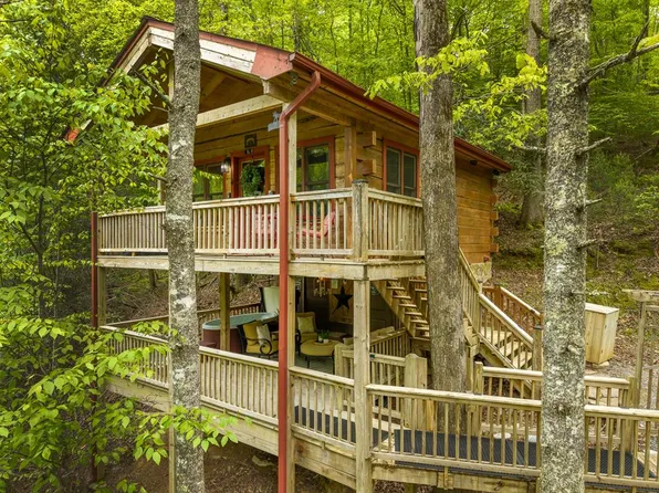 28 Briar Creek Rd, Ellijay, GA 30540