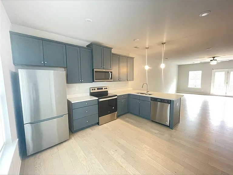 2623 Hedgeway Cir — Photo 4