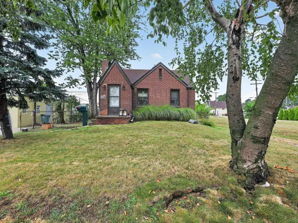 29 Florence St, Clawson, MI 48017