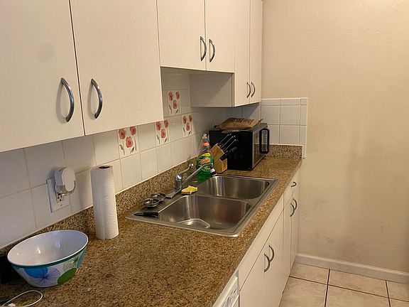 4th image of 100 SW 9th St #106
