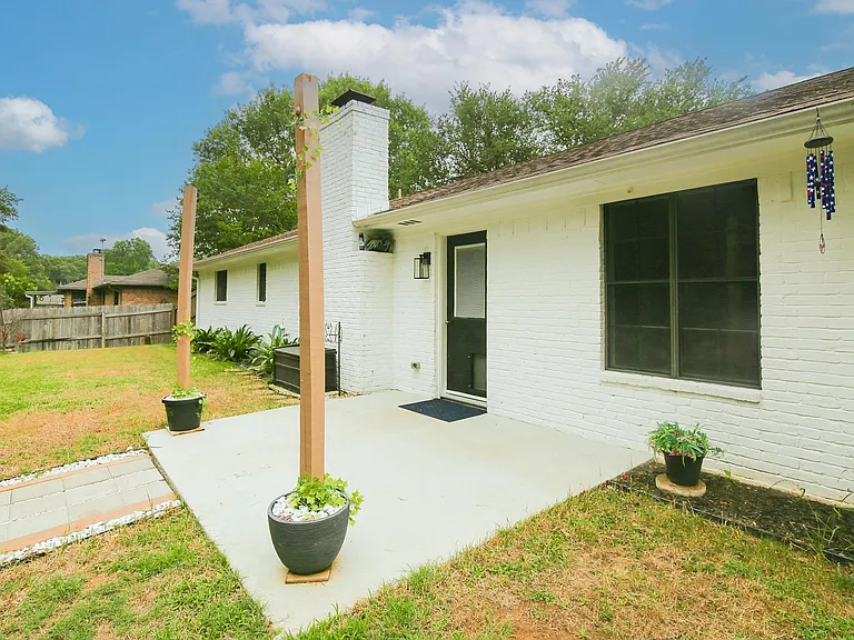 413 Woodway Ln — Photo 26