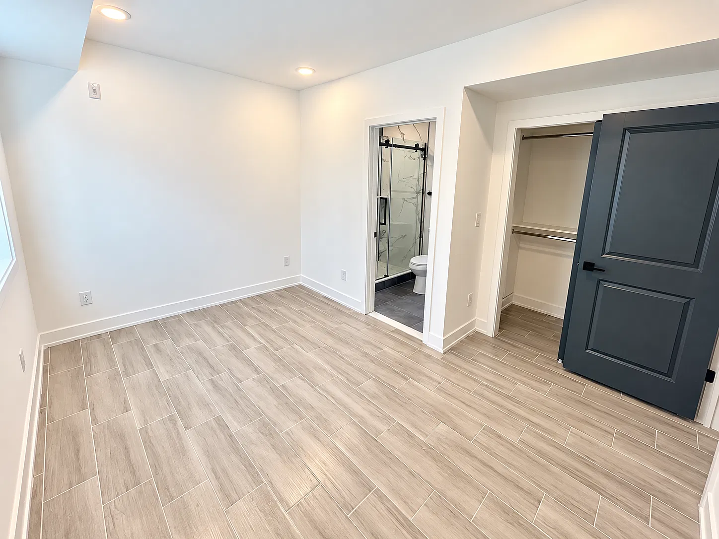 Modern 3BR/3BA Apartment with In-Unit Laundry Near Drexel University! — Photo 4