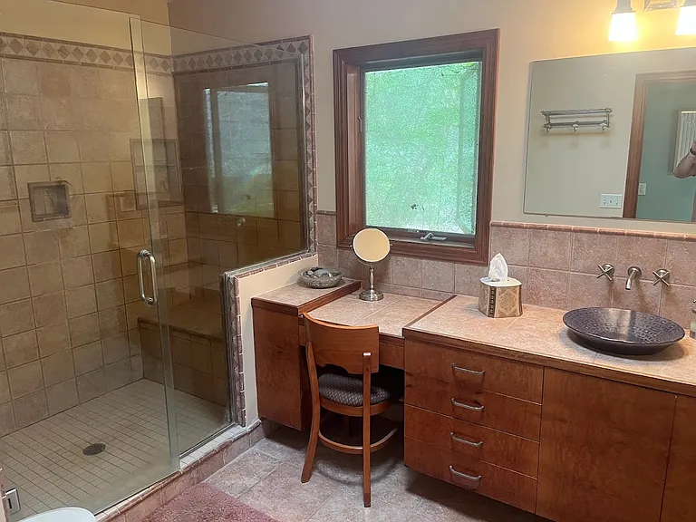 165 E Miller Rd — Photo 2
