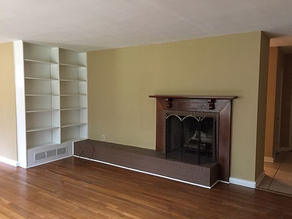 4th image of 715 N College St
