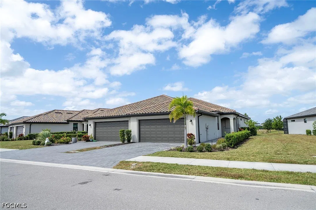 2 bed, 2.0 bath, 1564 sqft, $2,700 — Photo 3