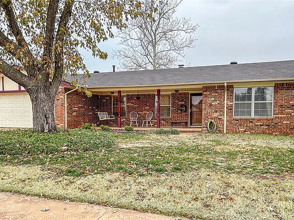 2nd image of 1005 E Hills Dr
