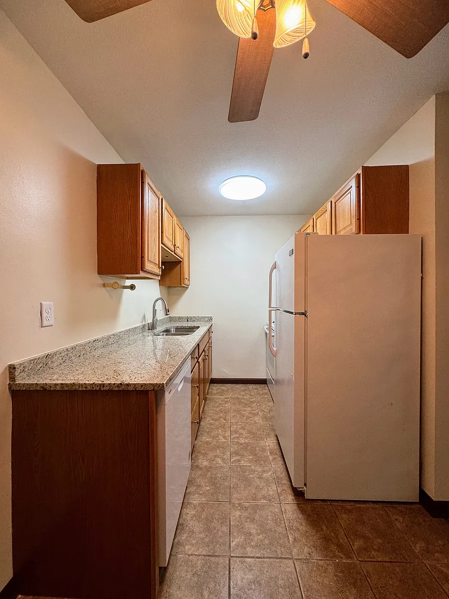 Building Photo - 425 University Ave SE #104