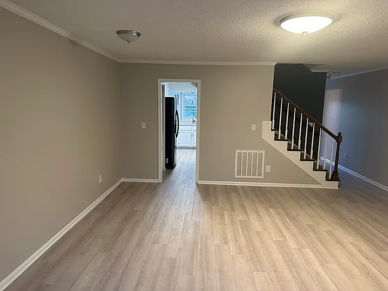 900 N Main St #10 — Photo 4