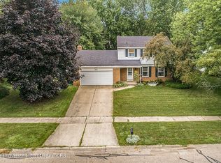 930 Meadowview Ln, Lansing, MI 48917