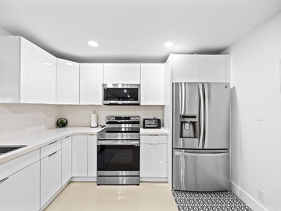 3rd image of 6431 NW 34th Avenue