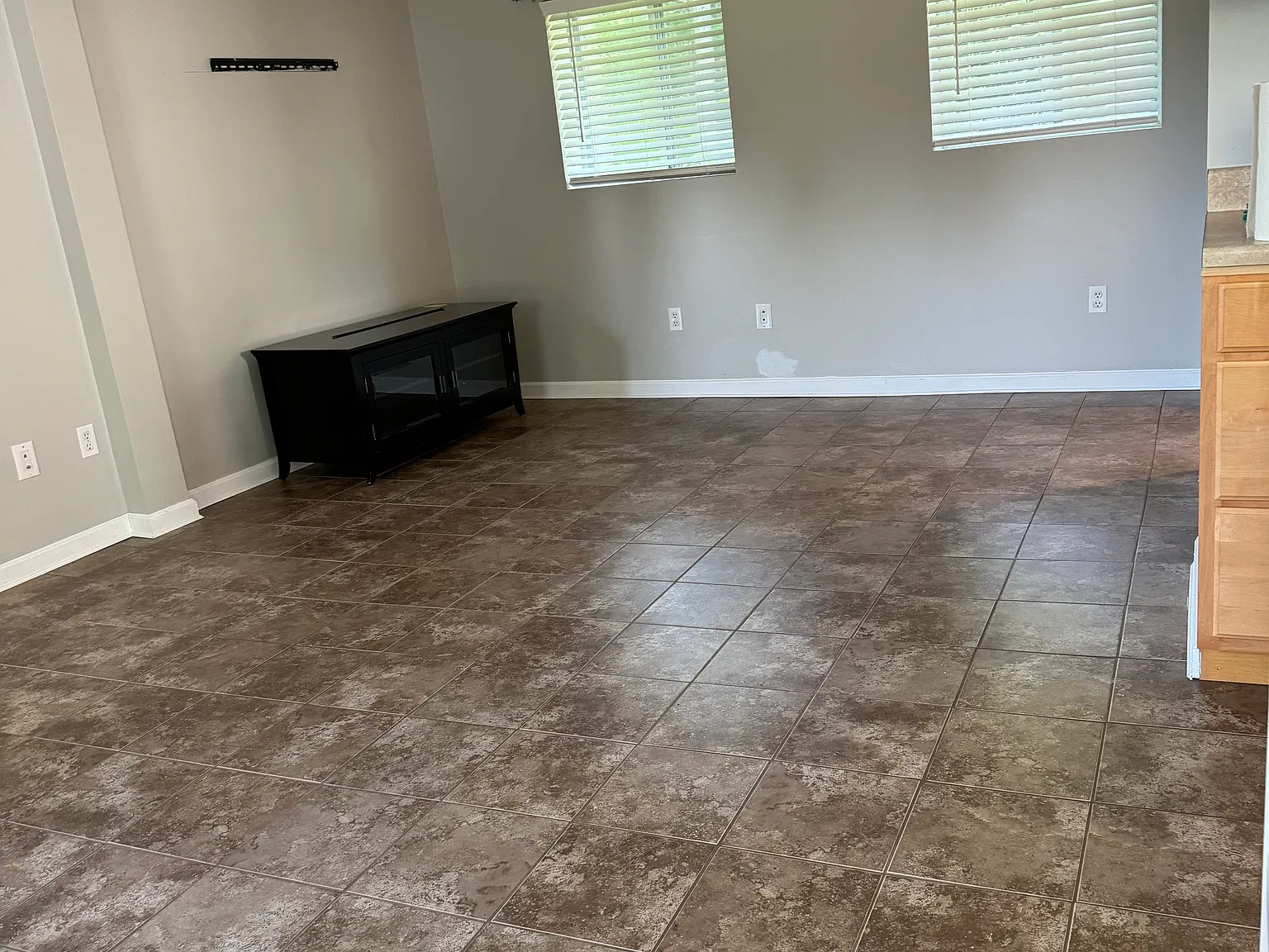 215 Dogwood Ln — Photo 4