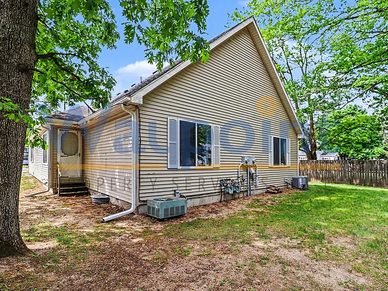 632 E Washington St #1 — Photo 9