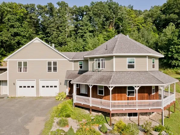 68 Amherst St, Granby, MA 01033