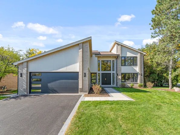 1400 Kingsport Ct, Northbrook, IL 60062