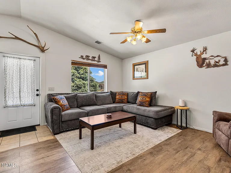 1061 W Morse Ave — Photo 5