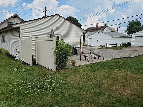 5th image of 316 Commercial Ave SW
