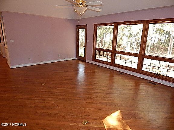 5th image of 119 Fairway Drive E