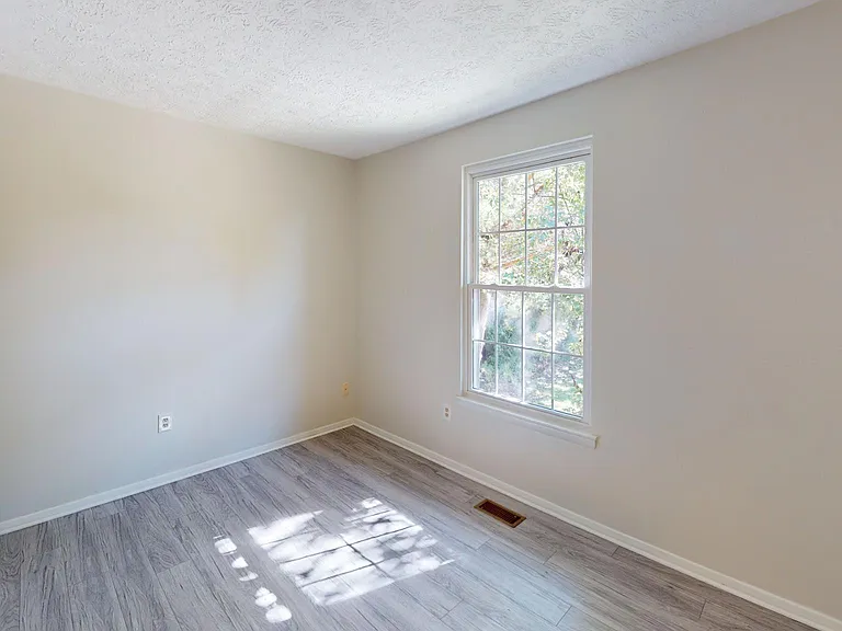 30 Samantha Ct — Photo 11