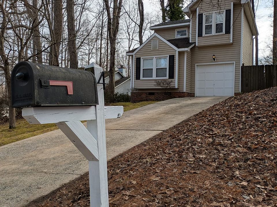 2nd image of 4 Brookshire Ct