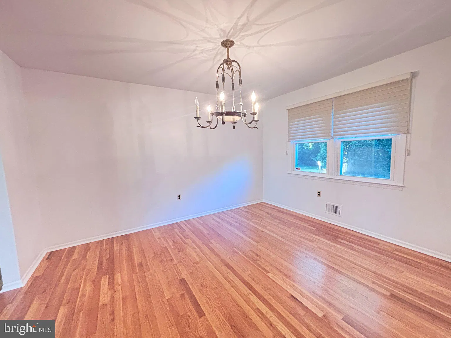 4 bed, 2.5 bath, 2208 sqft, $3,995 — Photo 3