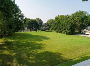 15305 Cascade Dr, Elm Grove, WI 53122