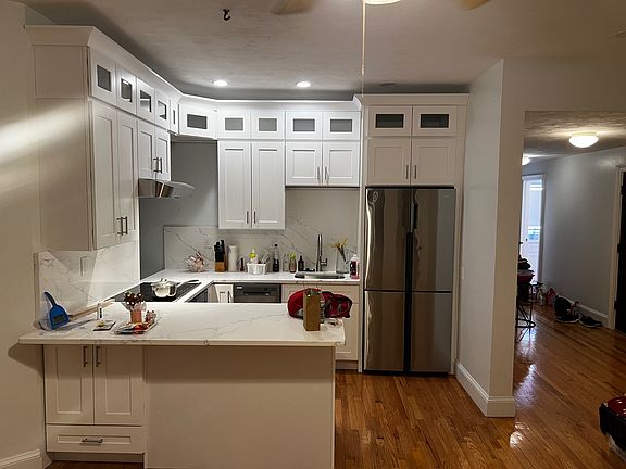 Brand new kitchen as of May 2025.