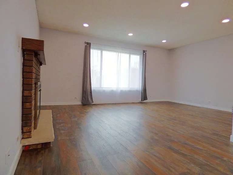 1114 Manchester Ct — Photo 3