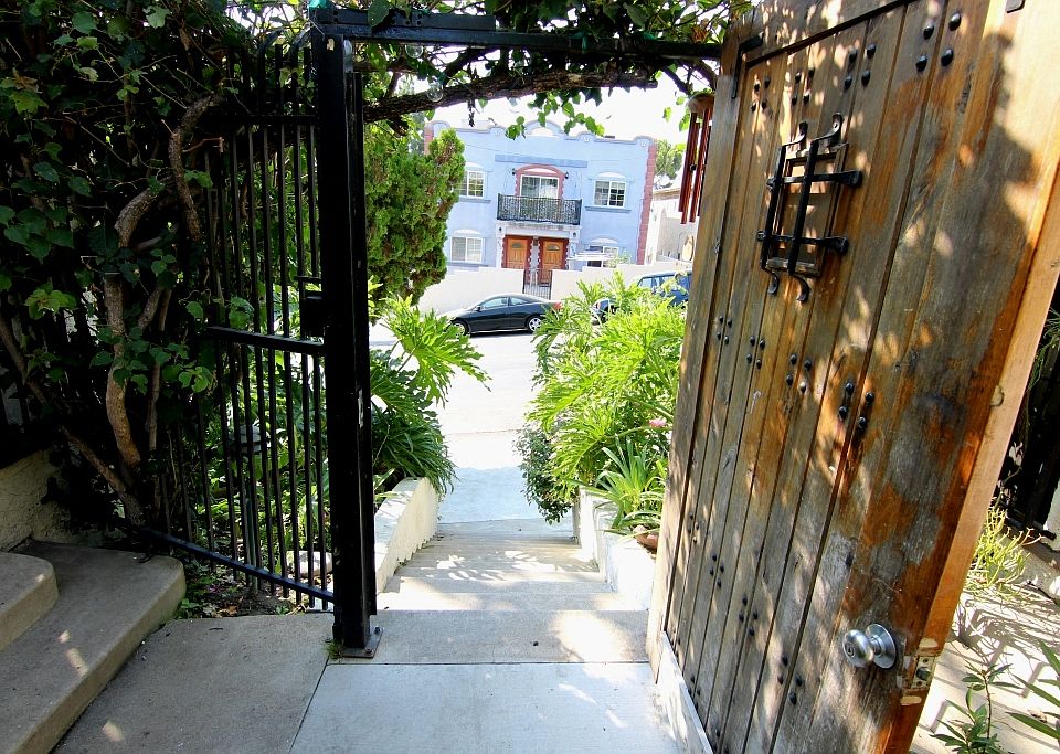 1st image of 806 Lucile Ave