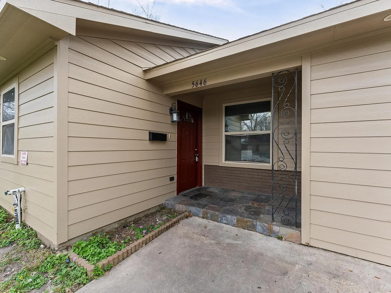 3 bed, 2.0 bath, 1240 sqft, $1,700 — Photo 2