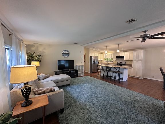3rd image of 2205 E Lakeview Dr #2205