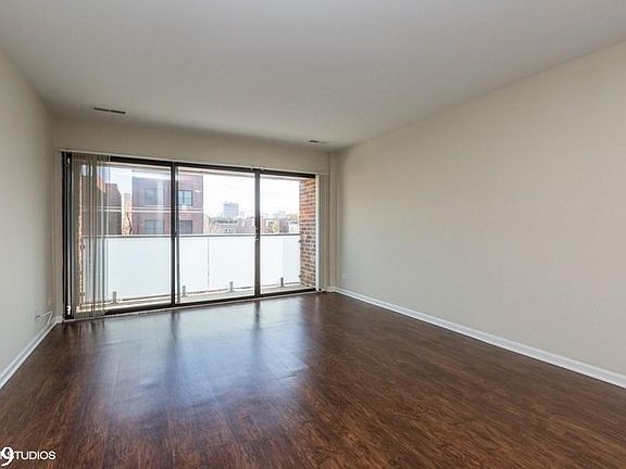 4th image of 1719 N Dayton St #1312