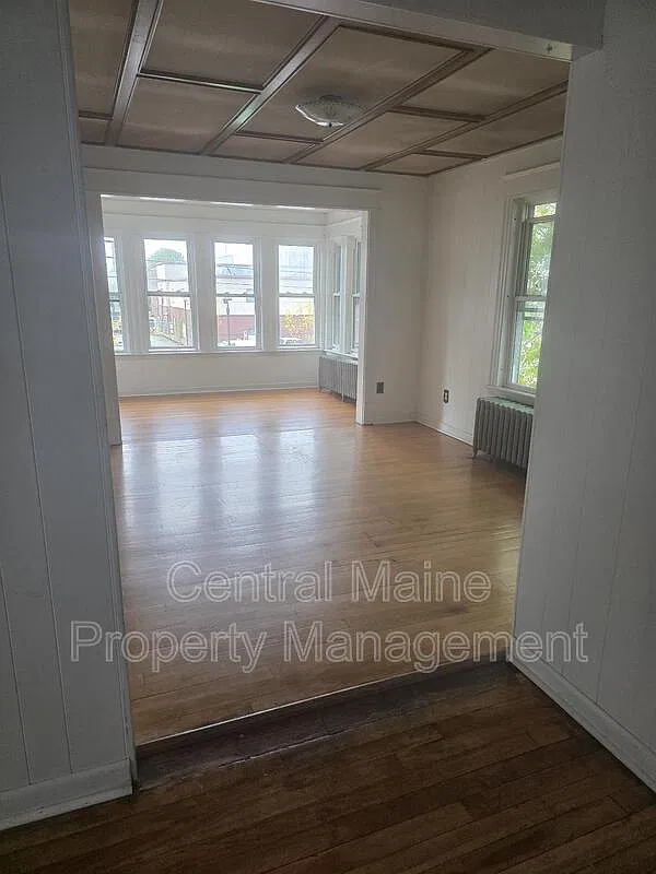 4 bed, 1.0 bath, $1,695 — Photo 1