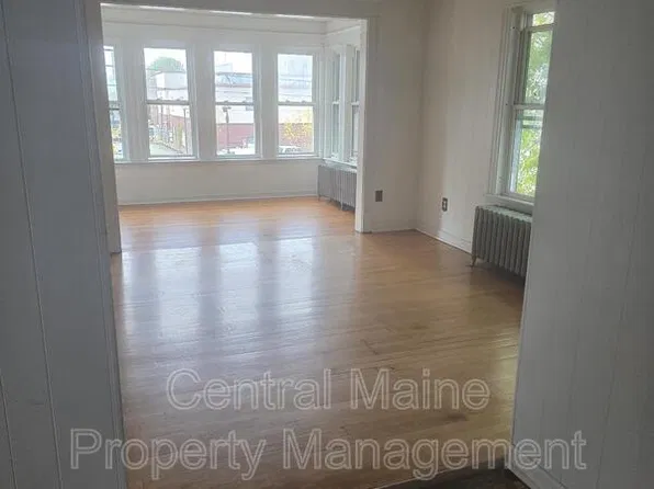 176 Bates St, Lewiston, ME 04240