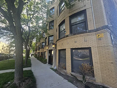 2454 W Catalpa Ave #1 Photo 1