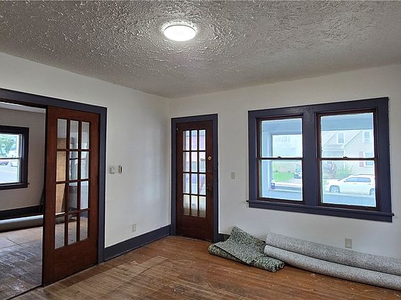 3rd image of 1812 N Goodman St